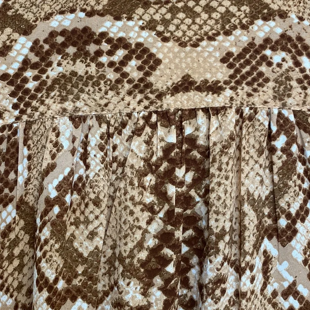 Python printed H&M blouse. - Picture 3 of 4
